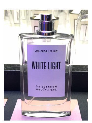 Atelier Oblique White Light